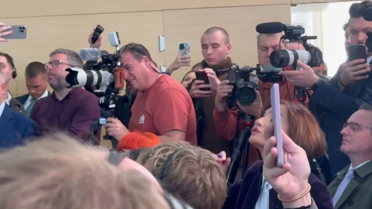 Újságírói kiabálások tarkították Orbán tbiliszi sajtótájékoztatóját (VIDEÓ)