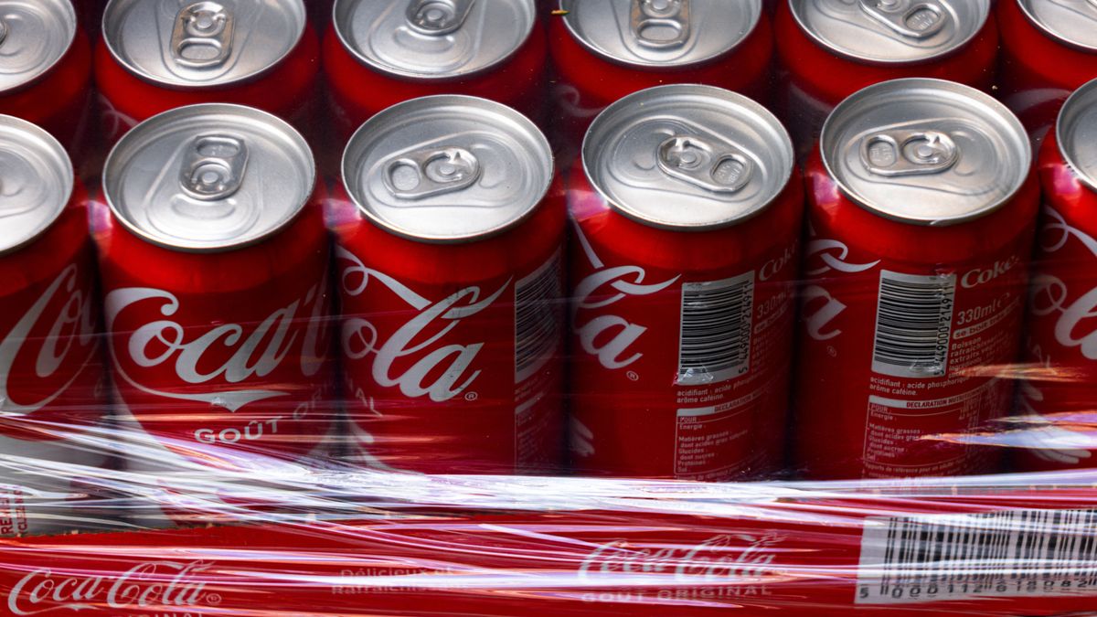 Harcba szállnak Trumpék a Coca-Colával: kőkemény csata vár az üdítőgyártóra