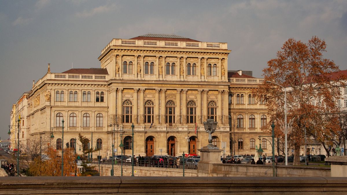 A Magyar Tudományos Akadémia elnöke kiáll Orbán Balázs mellett