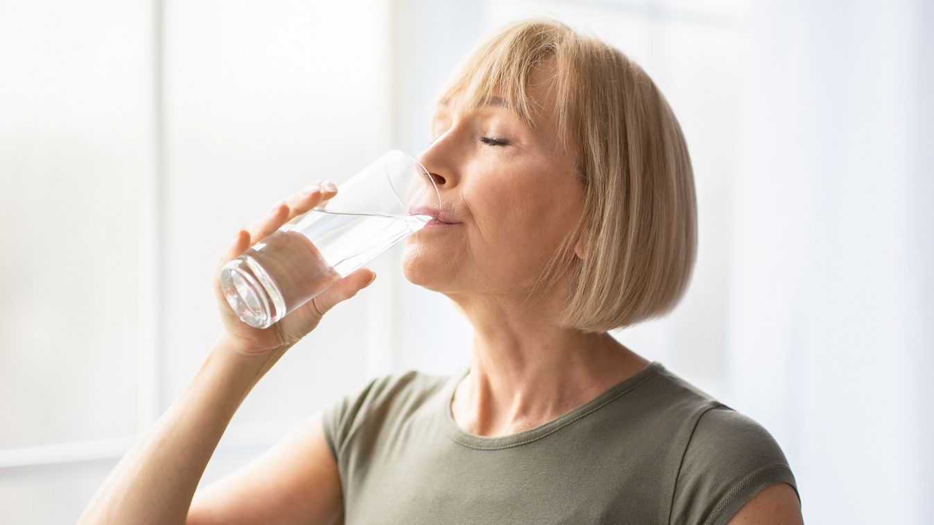 Fit,Senior,Woman,Drinking,Clear,Water,During,Her,Workout,Break