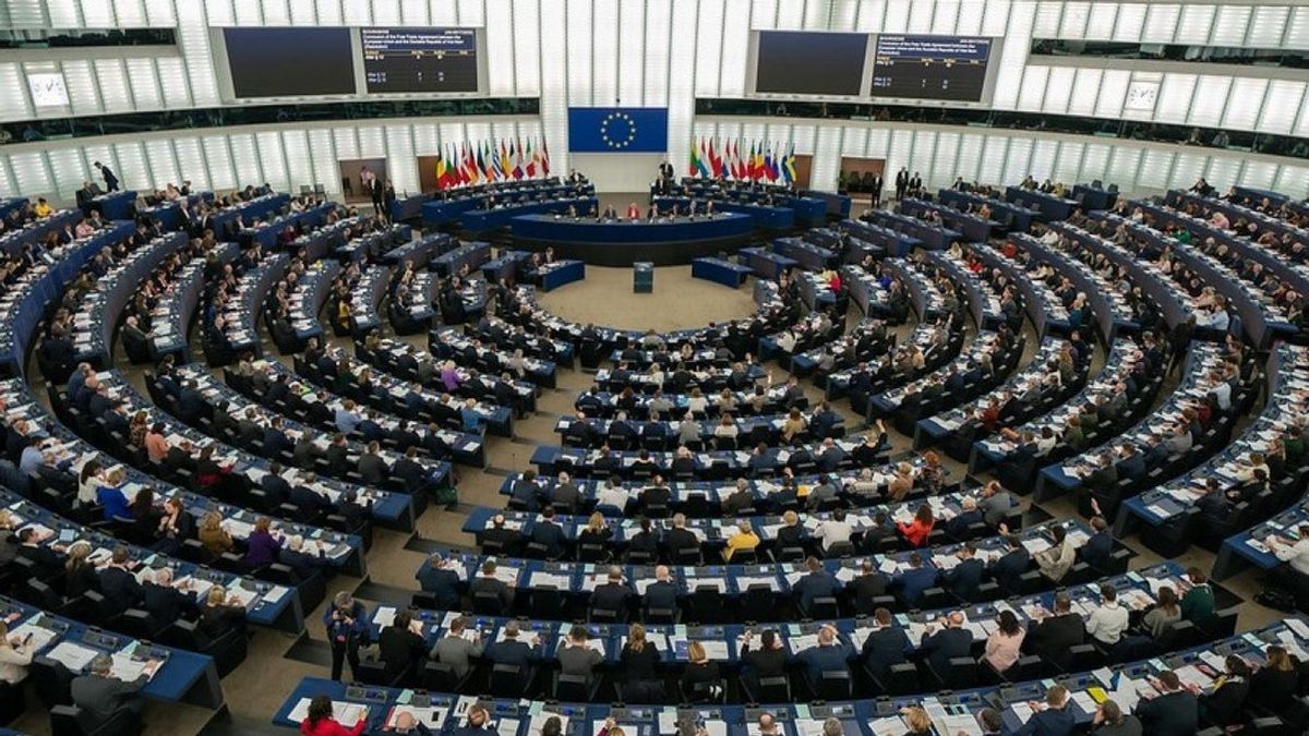 Felelős ellenzéket szeretnék karácsonyra, vagy húsvétra, vagy a szülinapomra, de bármikor meglephettek vele!