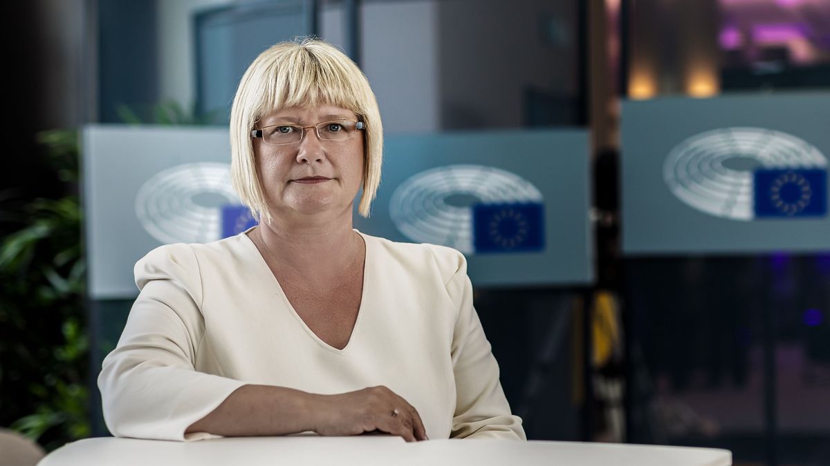 Elbukott a nyugati liberális vezetők Ukrajna-stratégiája – Gál Kinga a Mandinernek