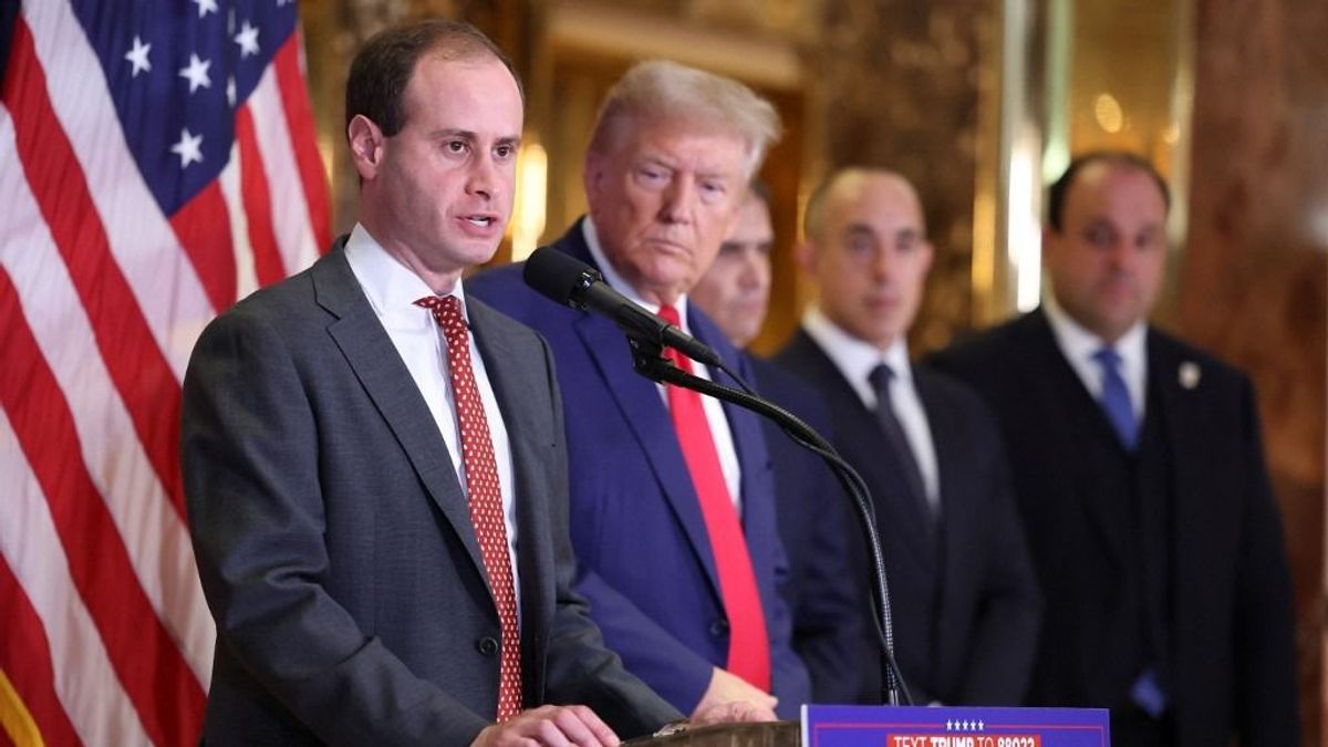 Soros-ellenes zsidó személyzeti titkárral erősítenek Trumpék