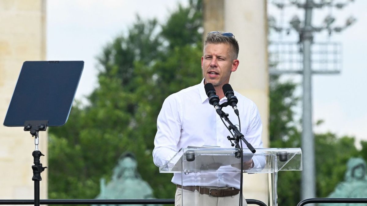 Megkérdeztük Magyar Péteréket: Honnan volt a 103 millió, amiből a Hősök téren tartott tüntetést finanszírozták?