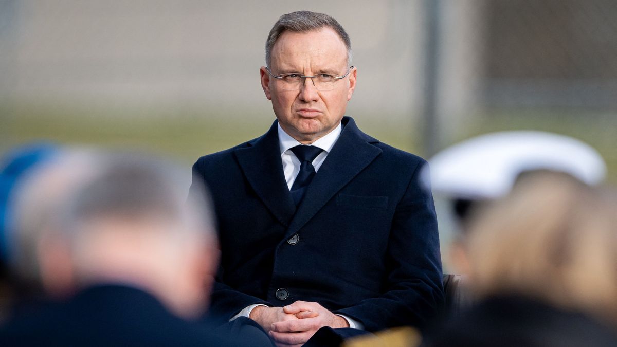 Baleset érte Andrzej Dudát: részlegesen elvesztette egyik ujját