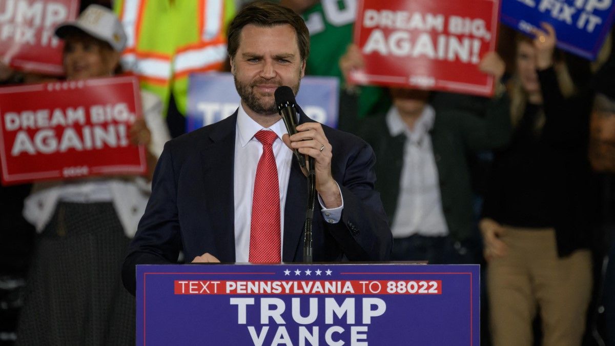 „A normális melegek Trumpra szavaznak” – áll a bál J. D. Vance kijelentése miatt