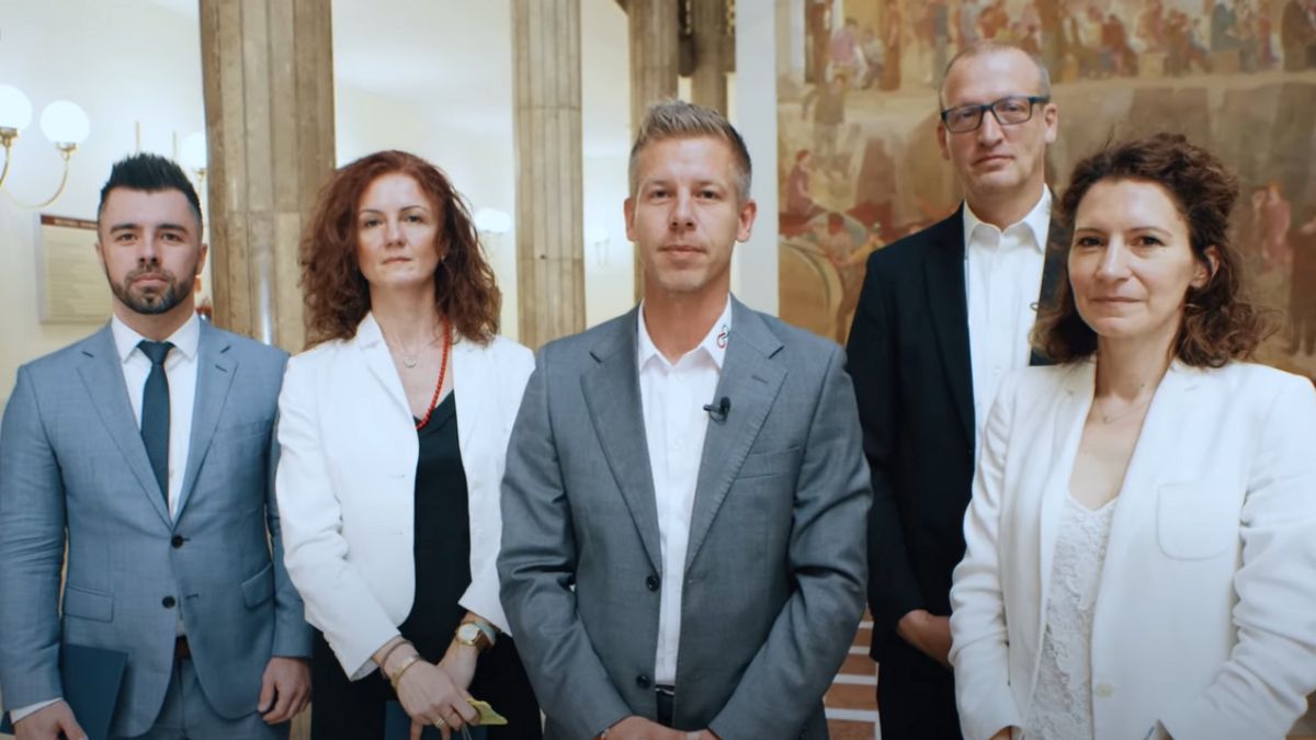 Megkerestük a Tisza-párt EP-képviselőit, hogy megtudjuk: ki az „agyhalott” és ki a „Soros-ügynök”