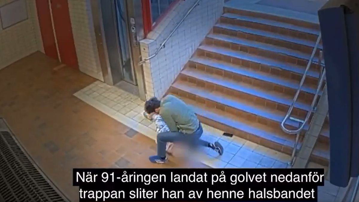 Vérlázító: videón, ahogy a szír migráns lelöki a lépcsőn a 91 éves svéd asszonyt
