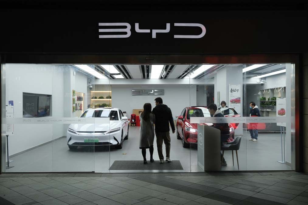 Shanghai.china-nov.27th,2021:,Byd,Ev,Car,Store,And,Customers.,Byd,Is