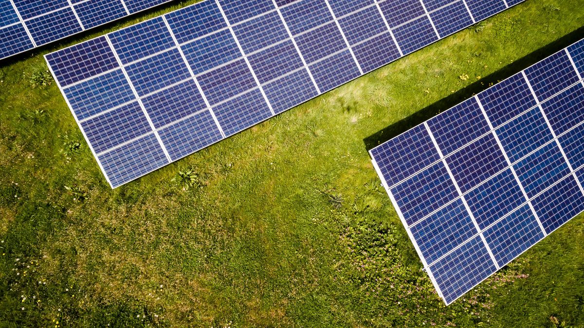 Ez mindannyiunk rezsijére hatással lesz: teljesen megváltozik az európai energiabefektetési jogi környezet!