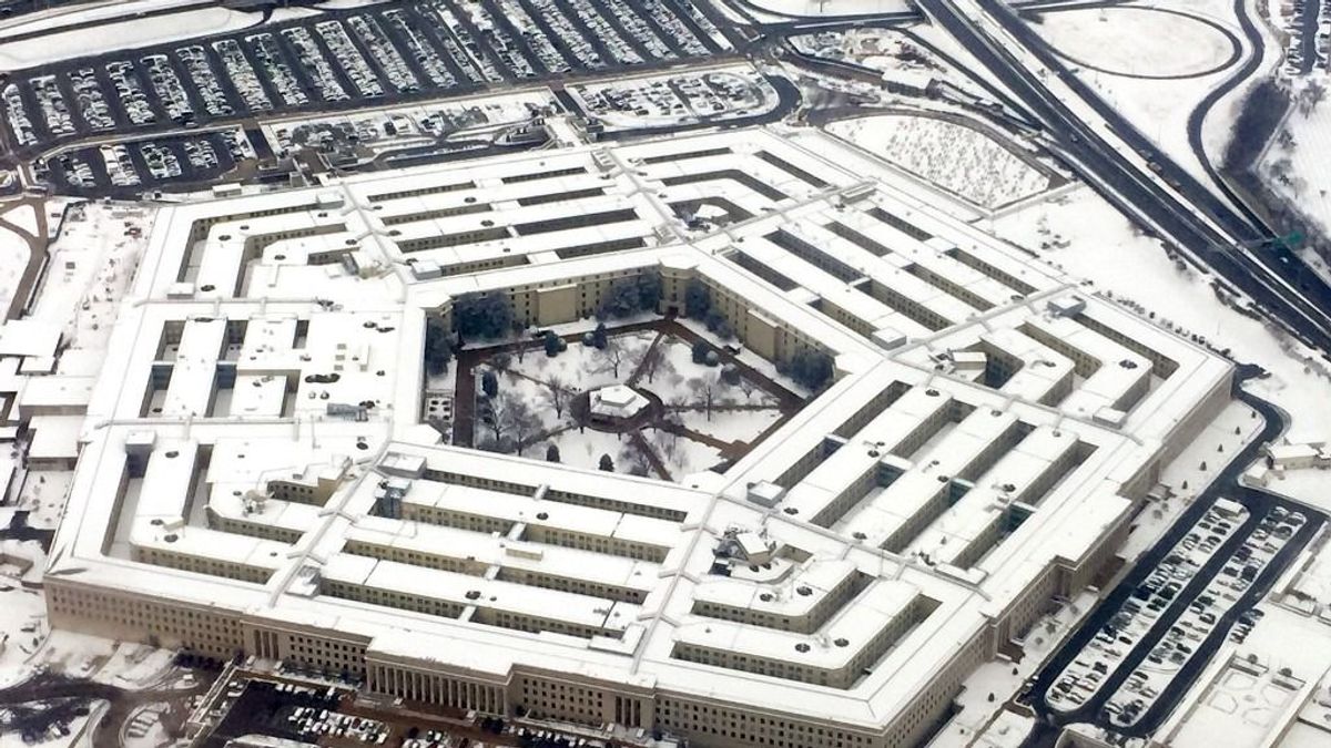 Bekukucskált Trump a Pentagonba – akár a hadsereg vezérkari főnökeit is menesztheti