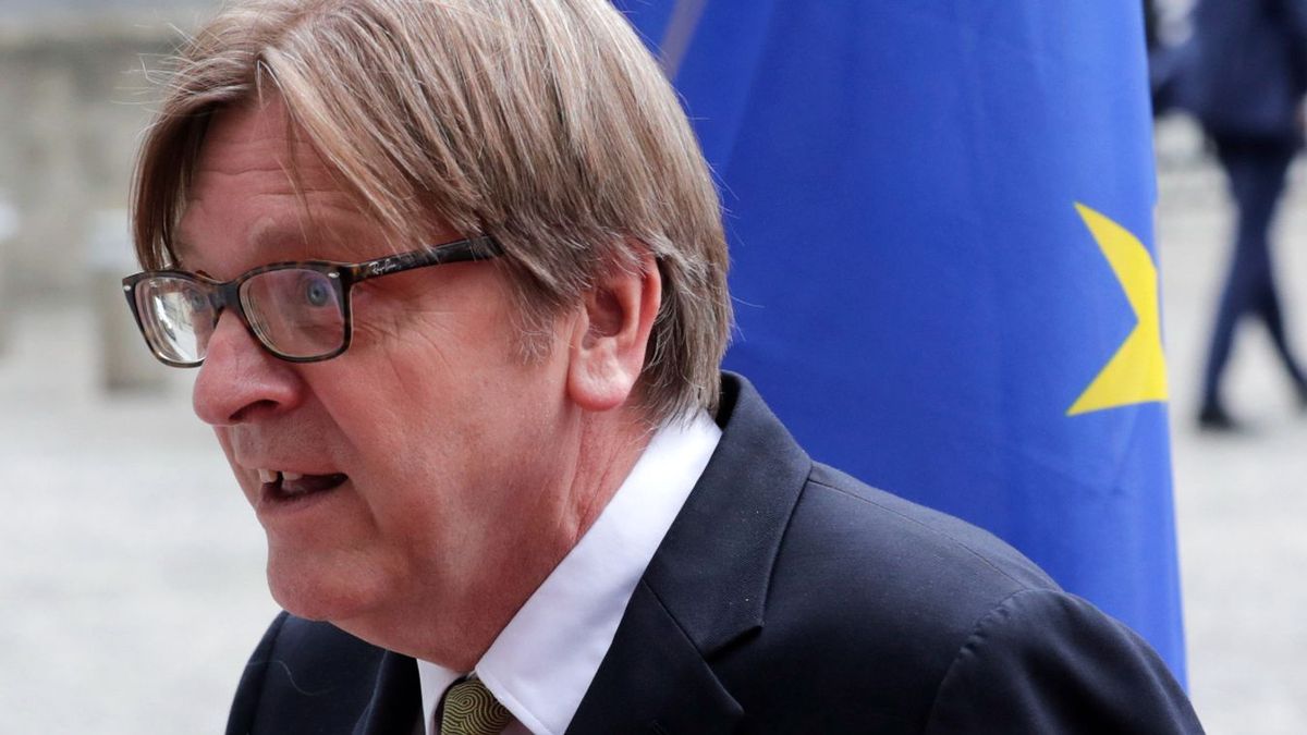 Guy Verhofstadt, belga liberális politikus fáziskésésben van