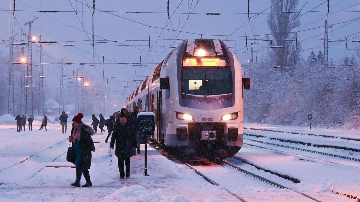MÁV-vezérigazgató: Fagyveszély és havazás is nehezítheti majd a közlekedést