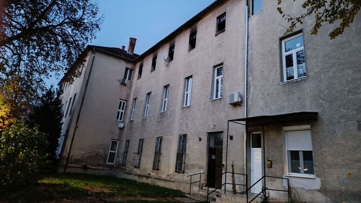 Elhunyt a 16 éves lány, aki kiugrott egy lángoló lakás ablakán Esztergomban (VIDEÓ)