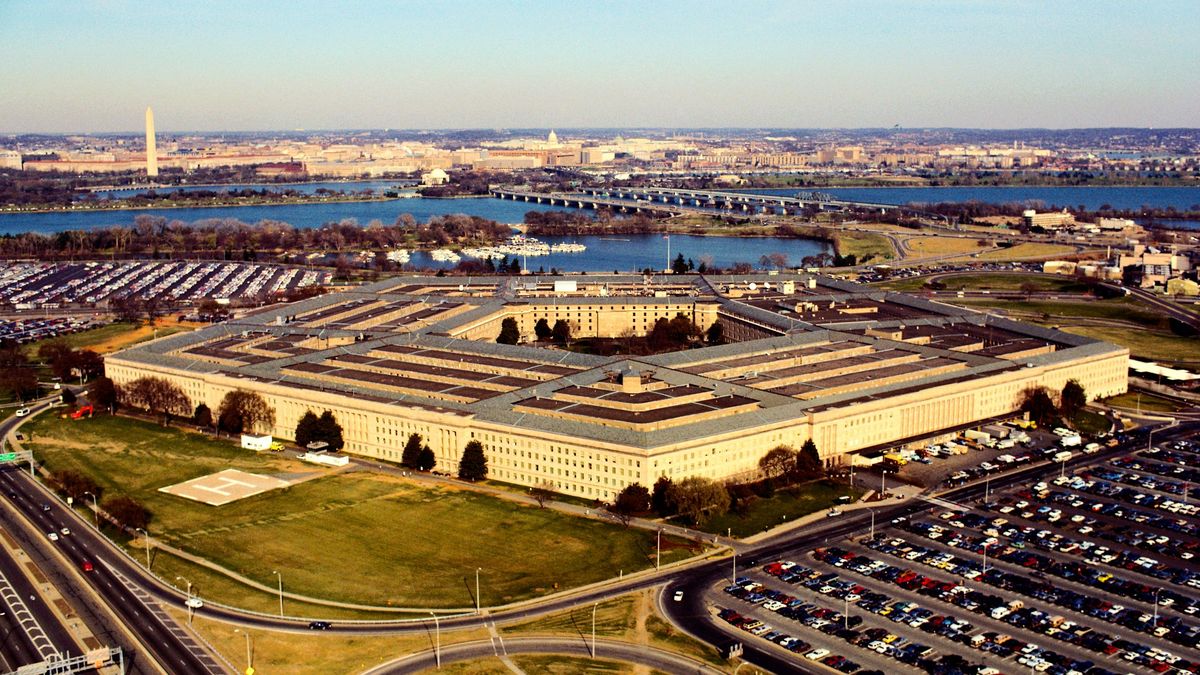 A Pentagonban arról tanácskoznak, mit tegyenek, ha Trump törvénytelen parancsokat ad ki