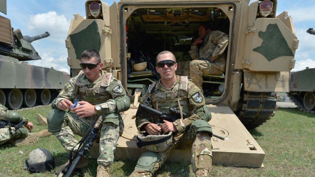 Könyörtelenül lecsaptak az oroszok: amerikai csoda mentette meg az ukránok életét (VIDEÓ)