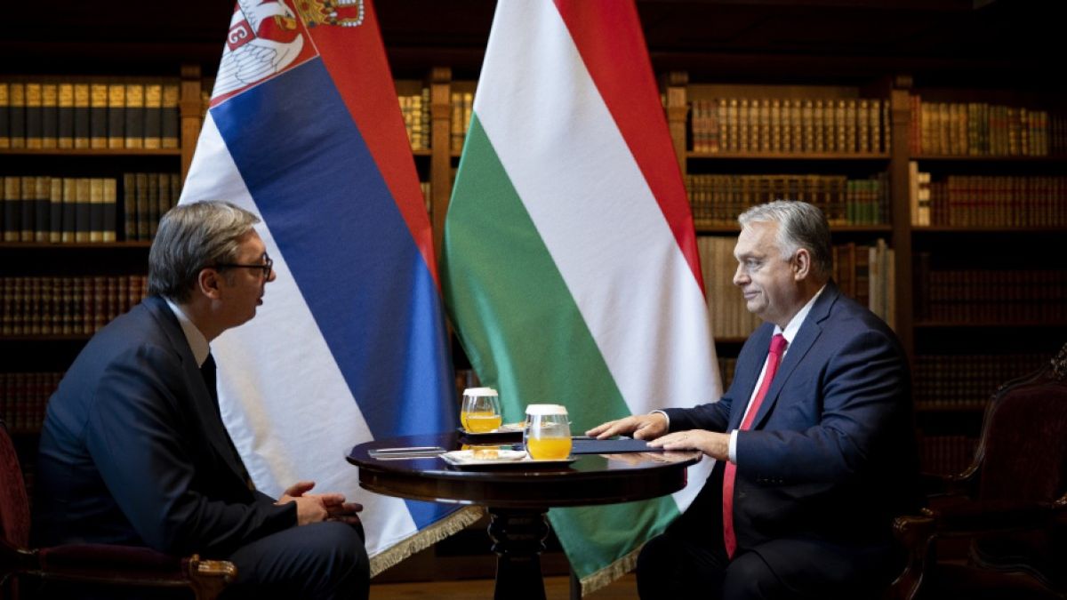 Diplomáciai nagyüzem: Orbán Viktor a Karmelitában fogadta a szerb elnököt