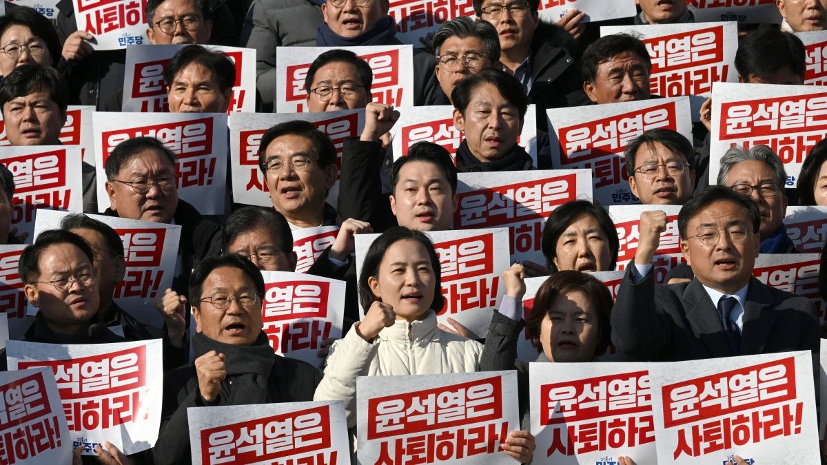 Visszavonta a hadiállapotot a dél-koreai elnök, de a bukását nem kerülheti el