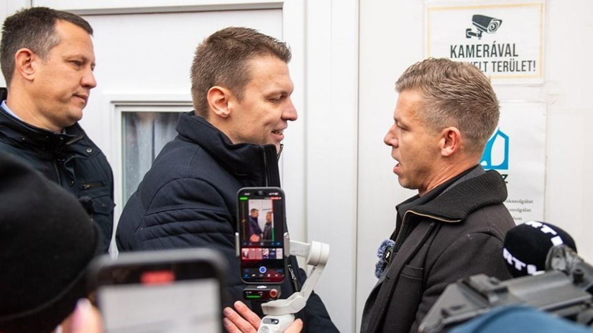 Születésnapi ajándékot küldött Menczer Tamás Magyar Péternek