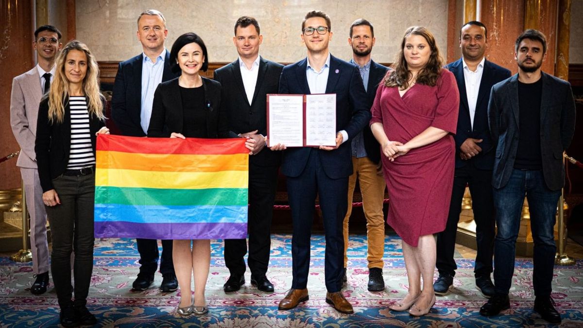 Bemószerolták Kövér Lászlót az LMBTQ-párti képviselők, az ombudsman reagált