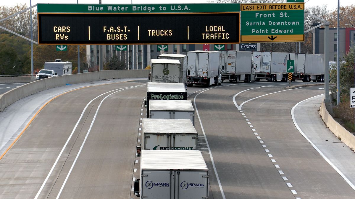 Sarnia,,Ontario,,January,2022,Thousands,Of,Trucks,Stuck,At,Canada