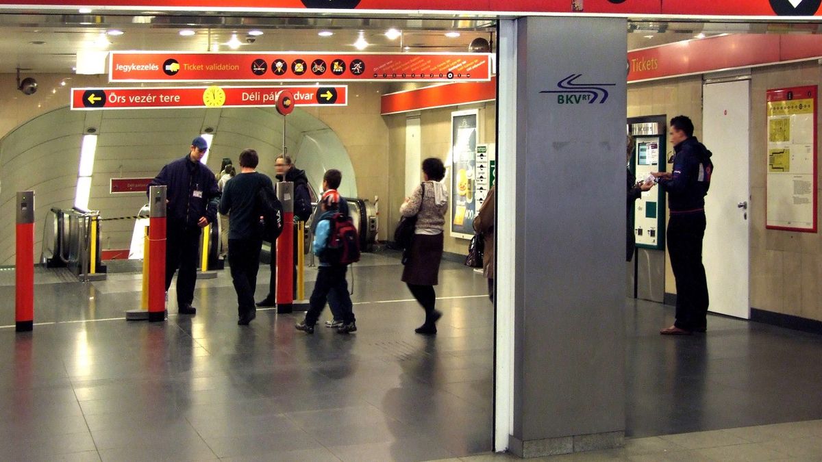 Testkamerát kapnak a BKK-ellenőrök