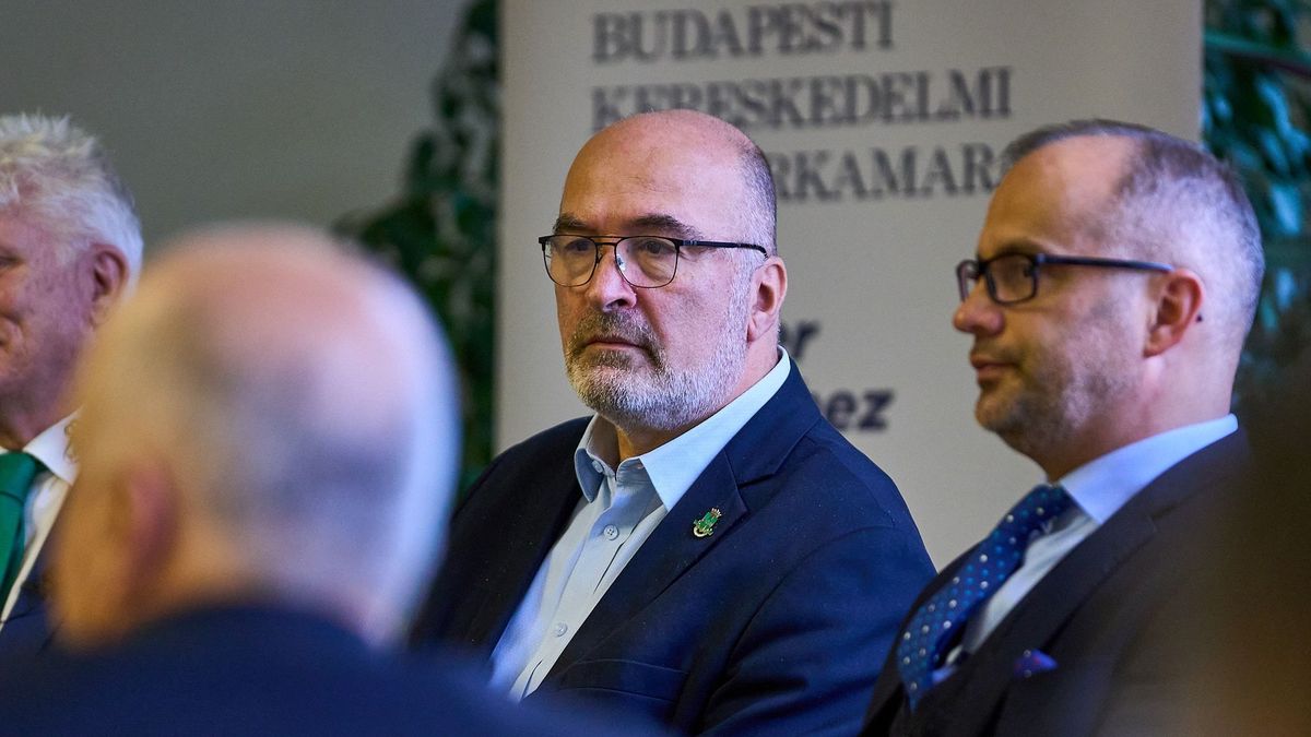 Közeledik a karácsony, Pikó András megduplázta a fizetését