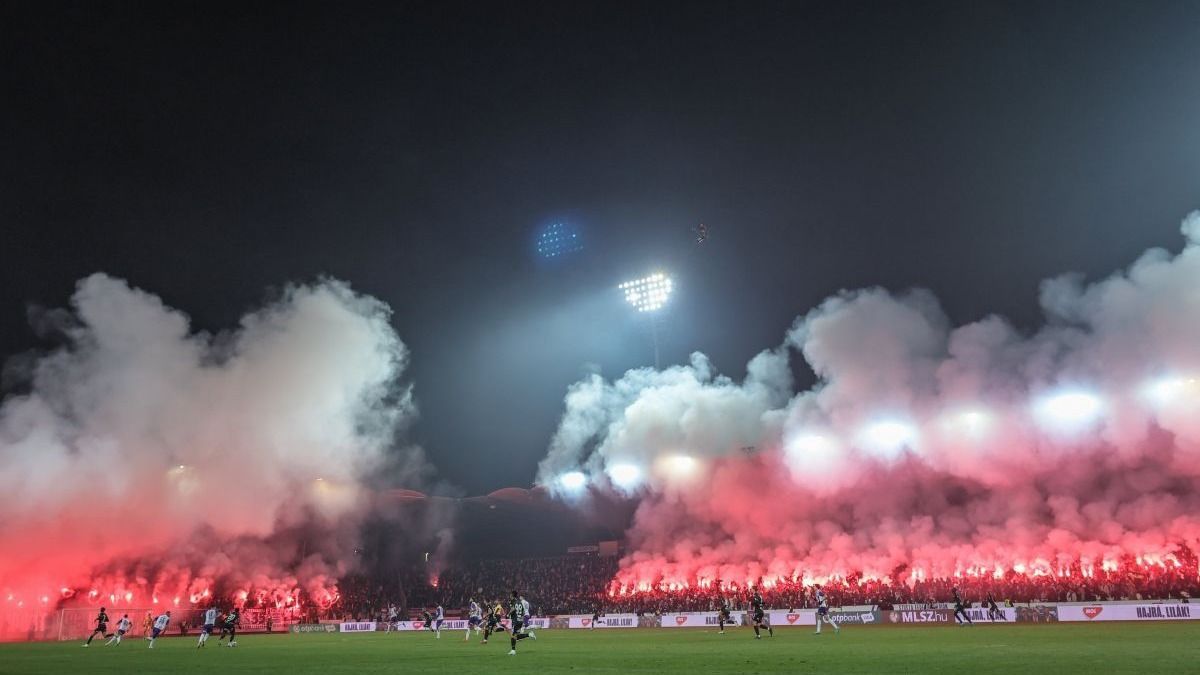Így lángolt több tucat görögtűz a Szusza Ferenc Stadionban (VIDEÓ)