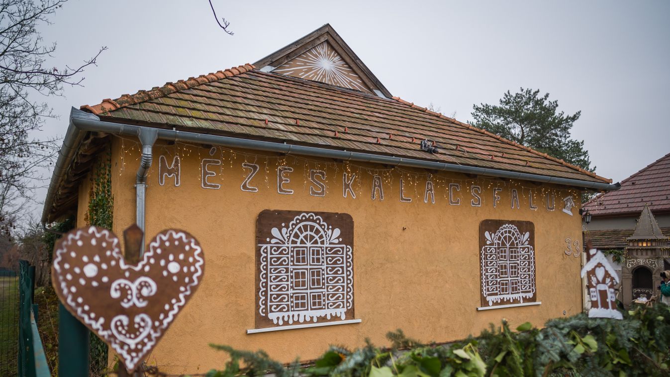 Mézeskalácsfalu-01
20241207 Sződliget
Mézeskalácsfalu épült Sződligeten, eddig soha nem látott tematikával, hiszen a már ismerős és kedvelt mézeskalácsházak mellett Sződliget történelme adja a témáját a különleges kiállításnak. 
fotó: Németh András Péter NAP 
Szabad Föld