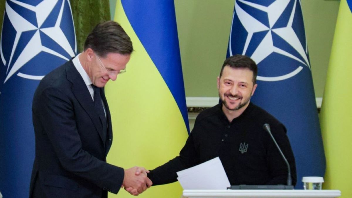 Ukrajna begorombult: Nem kell a NATO-tagság semmilyen „alternatív formája”!