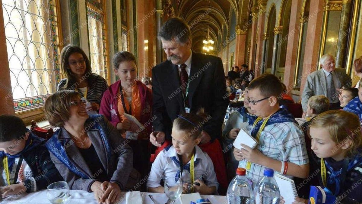 Kövér László házelnök szombaton „átadja a Parlament kulcsát”