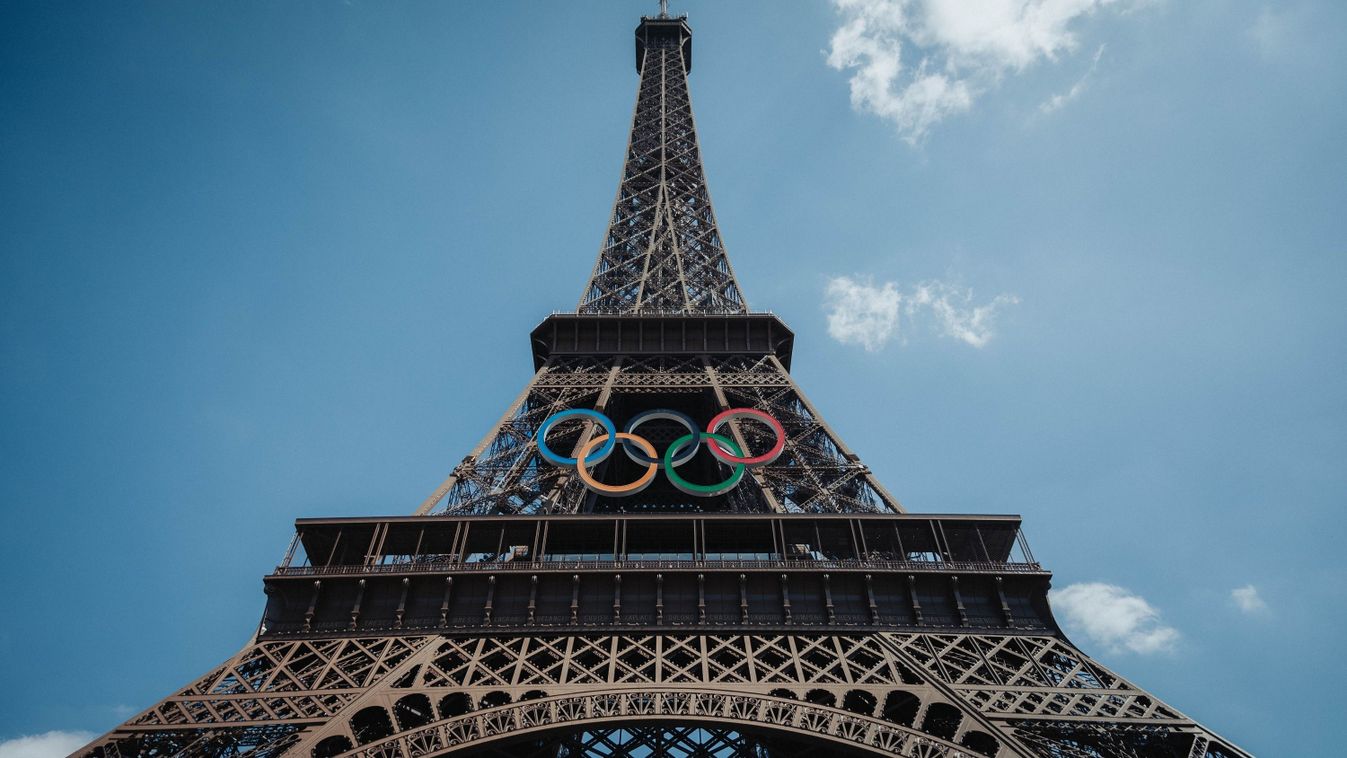 Paris,,France,-,June,23,2024:,The,Olympic,Rings,Installed