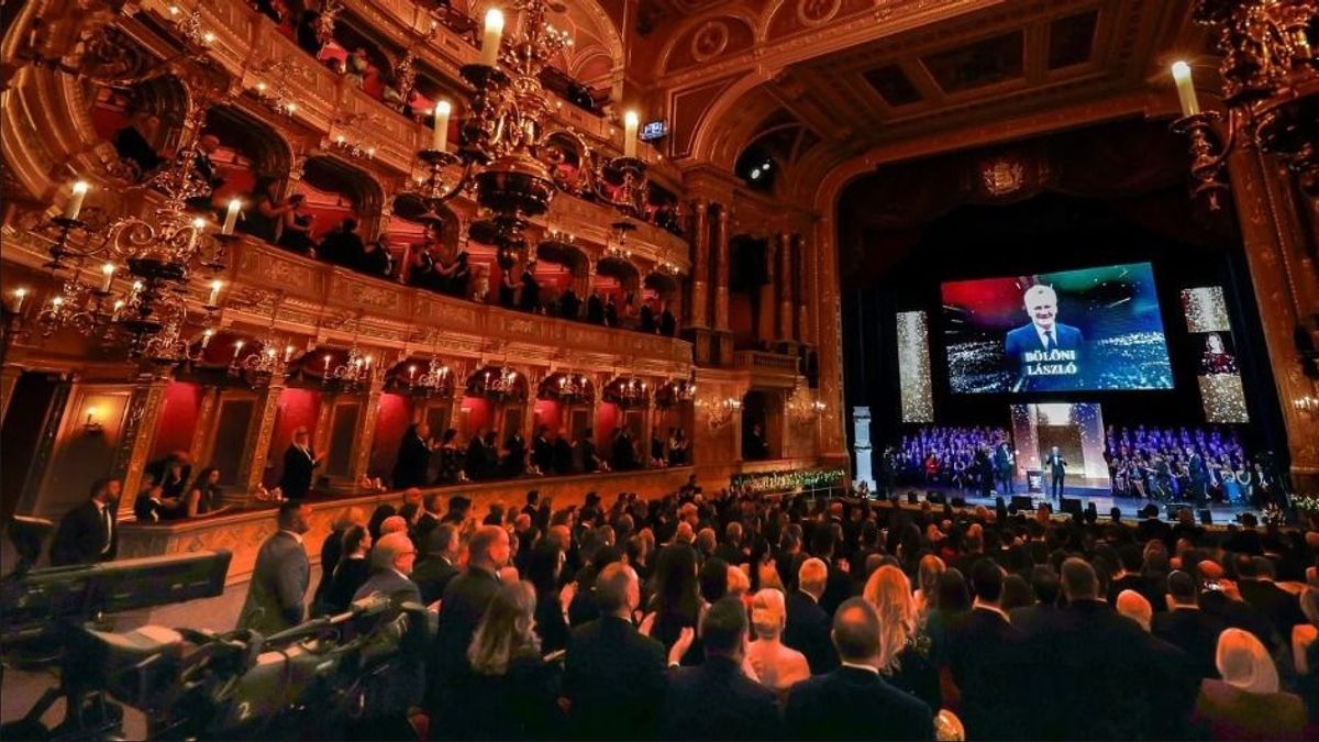 Standing ovation a budapesti Operában Bölöni László tiszteletére.