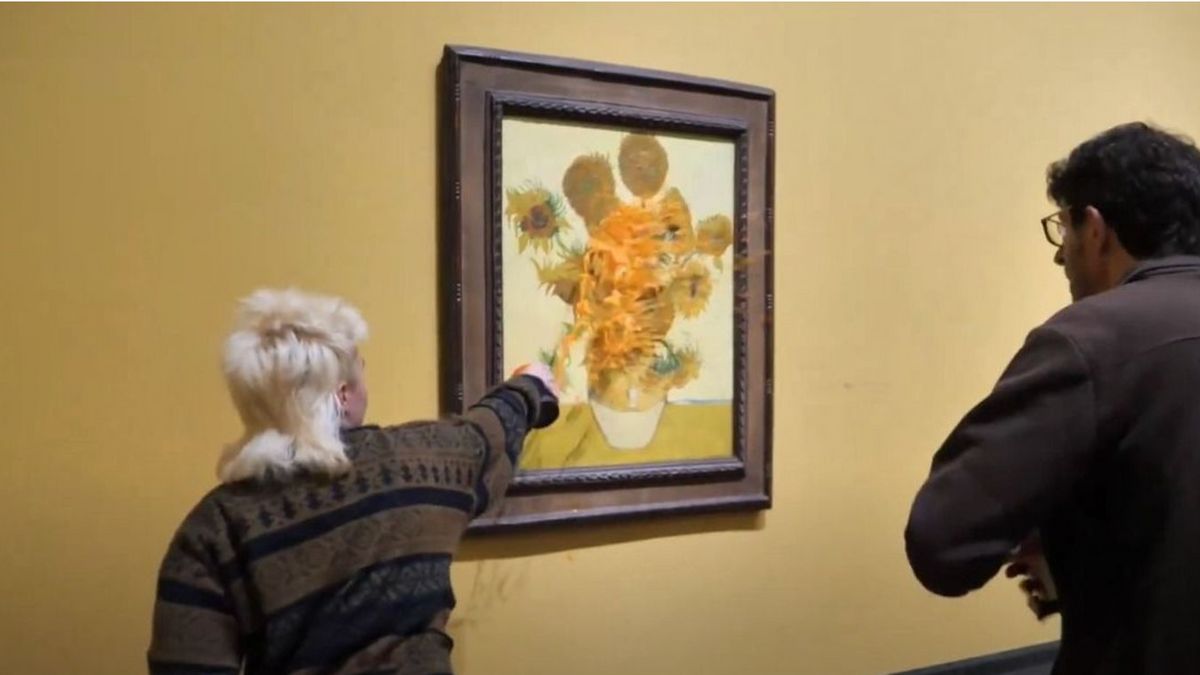 Összetrágyázták az állatvédők egy Picasso-kép vitrinjét Olaszországban