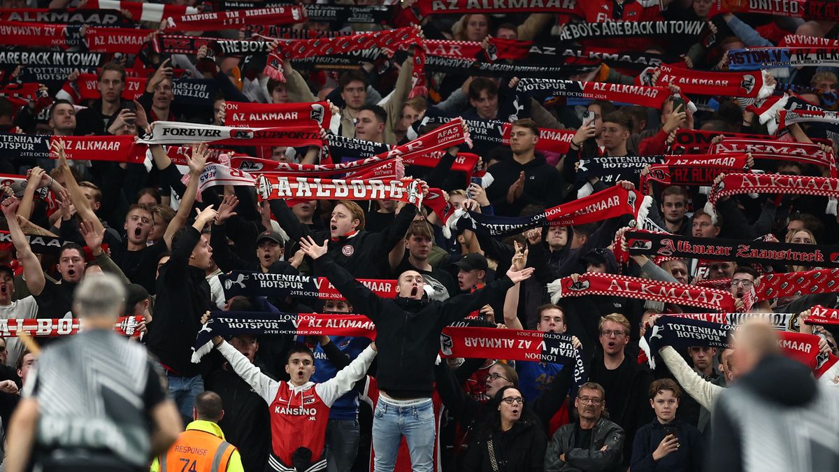Családokra támadtak, a wc-ket és egymást is szétverték – nem a Fradi elleni meccsen balhéztak először az AZ Alkmaar ultrái (VIDEÓ)