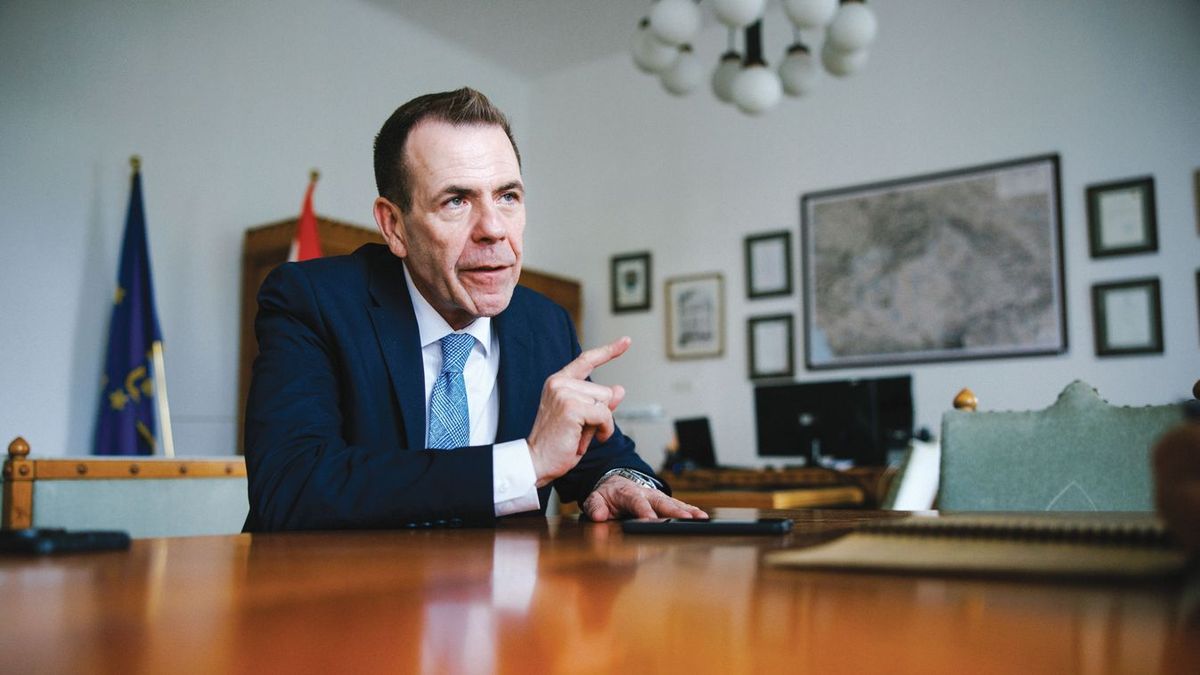 Ausztriát a politikai normalitás felé fordítjuk – Harald Vilimsky a Mandinernek