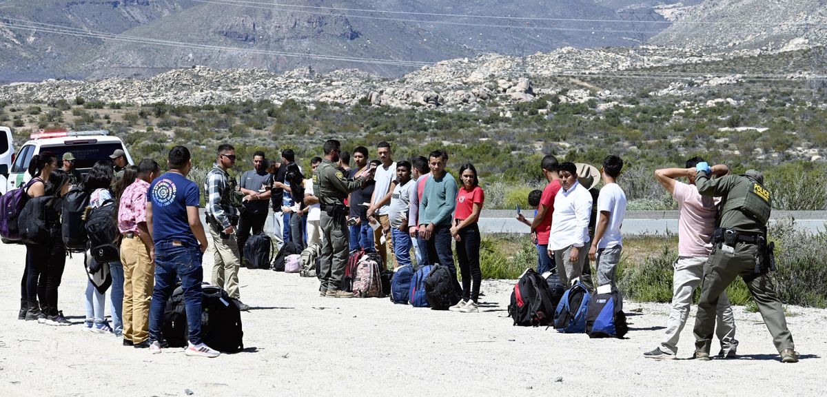 Illegal migrant cross border to enter USA