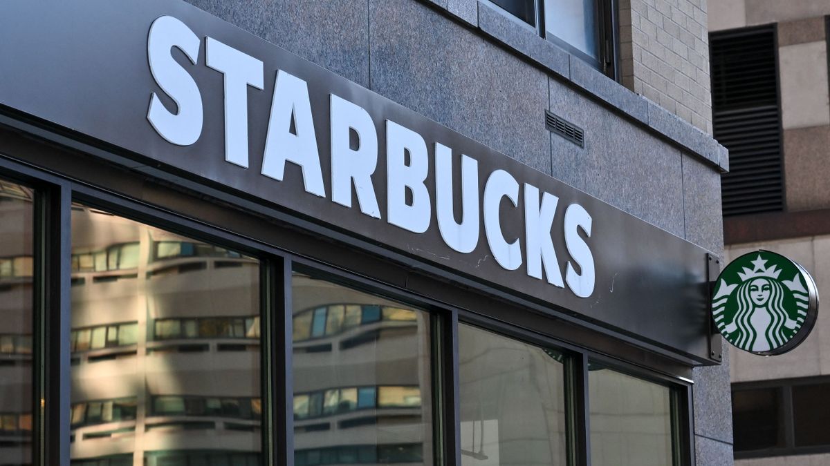 „Csak fogyasztóknak!” – vége a szabad üldögélésnek a Starbucksban