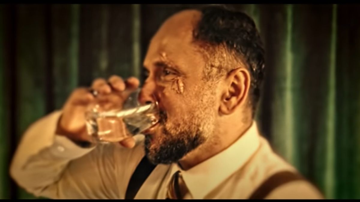 Előadóművész vagyok. Az ország fsza. Erről is énekelek