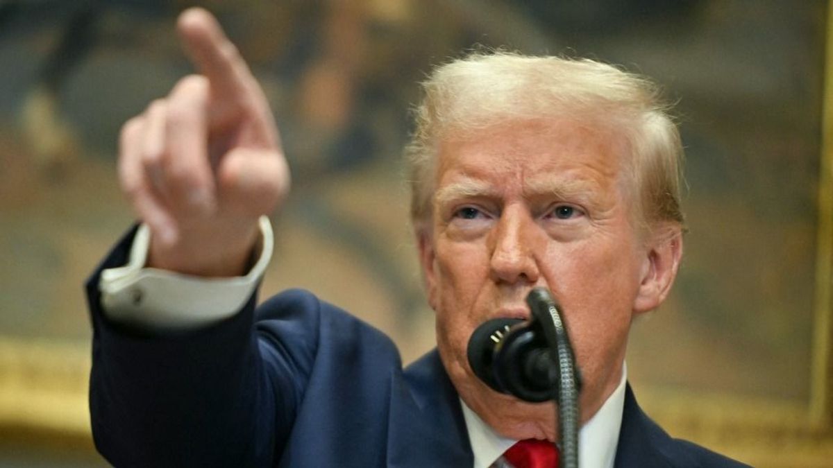 „Ki vagytok rúgva!” – kíméletlenül számolja fel Trump a washingtoni mélyállamot