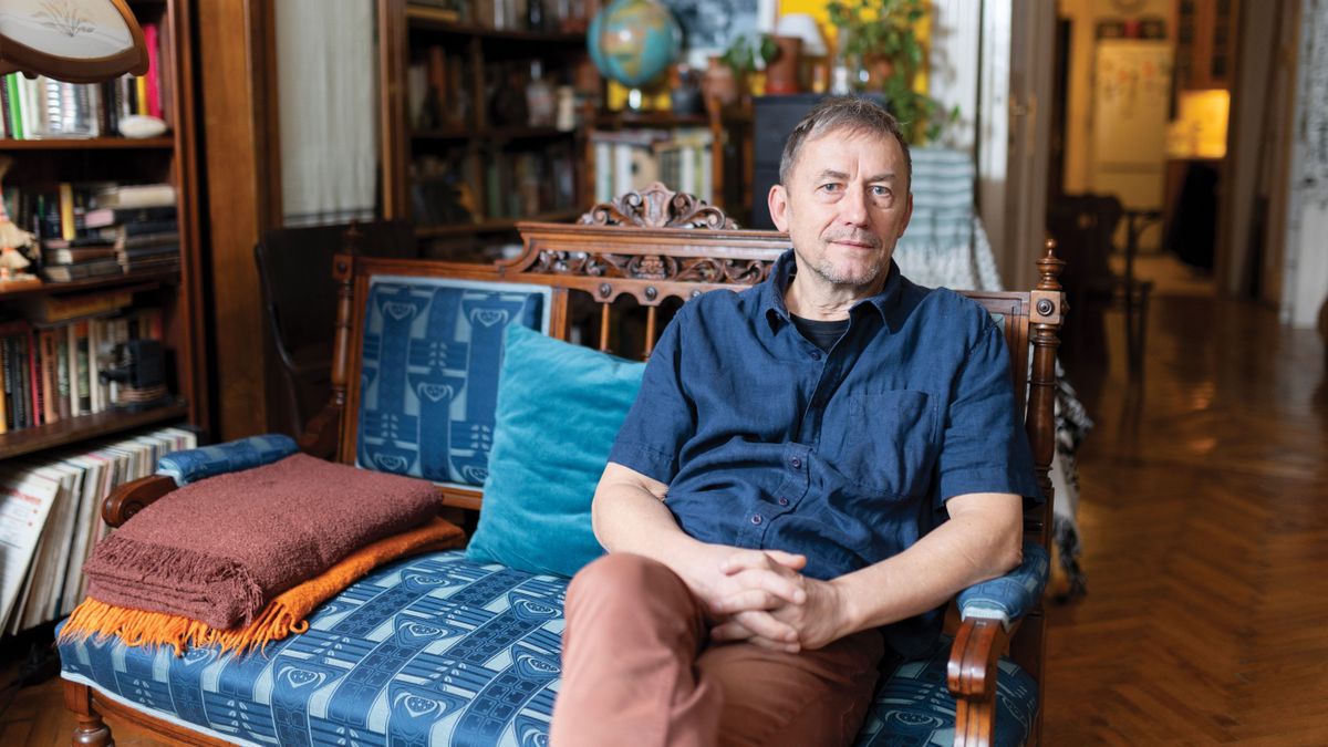 Nem lesz könnyű magyarnak lenni a következő száz évben – Száraz Miklós György a Mandinernek