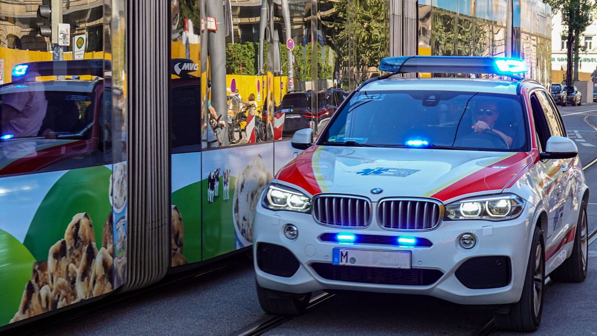 Tragédia Stuttgartban: 12 éves fiút löktek a villamos elé
