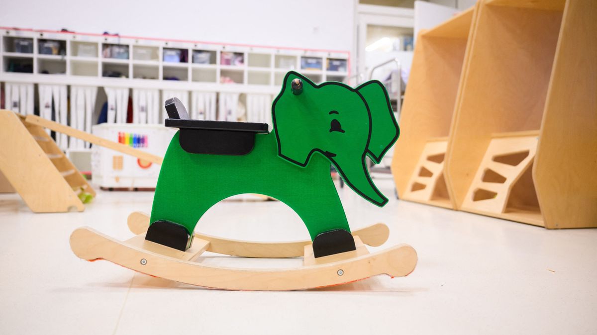 Nem vicc: meztelen transzneműeket ábrázoló plakátot raktak ki egy osztrák óvodában