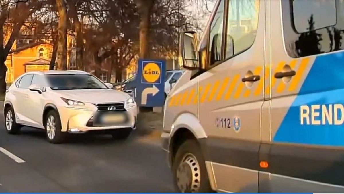 Forgalommal szemben vezetett a Váci úton, végül egy rendőrautó állta útját (VIDEÓ)