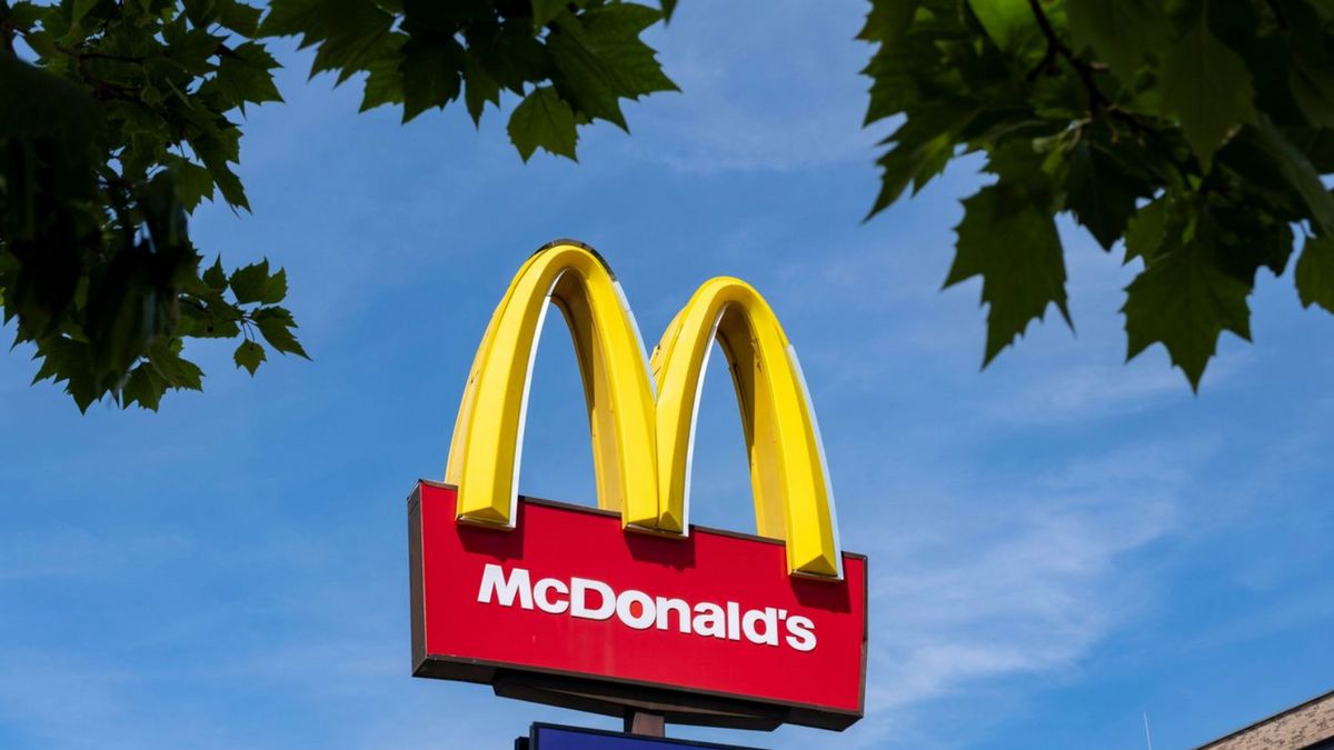 Horror Japánban: McDonald’sban késelt halálra egy tinédzsert egy férfi – most emeltek ellene vádat