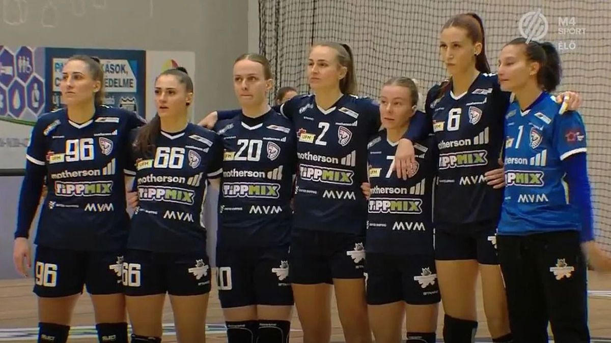 Ilyet még nem látott a világ! Példátlan büntetést kaptak a pályán tiltakozó mosonmagyaróvári játékosok