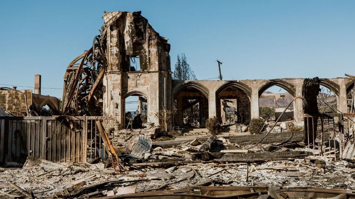 Los Angeles: százéves asszonyt hagytak majdnem meghalni a lángok között