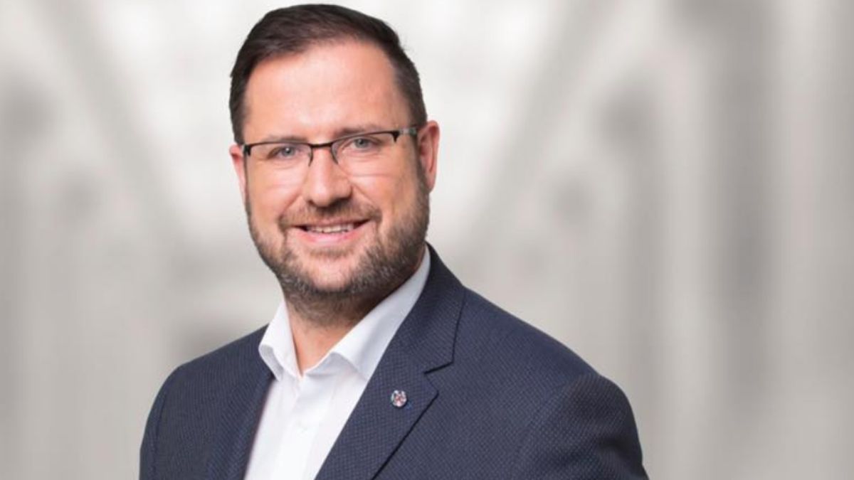 Magyarország erős partnere akarunk lenni – osztrák szabadságpárti politikus a Mandinernek