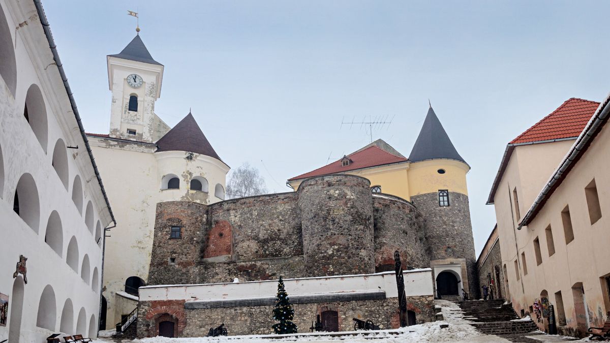 Elfogyott az idő: a kárpátaljai emberek hazatérését most kell előkészíteni!