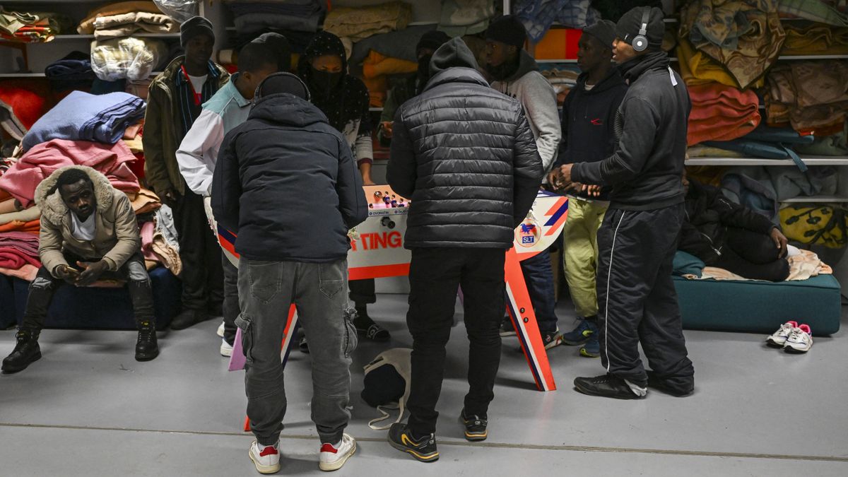 Elfoglaltak a migránsok egy színházat Párizsban